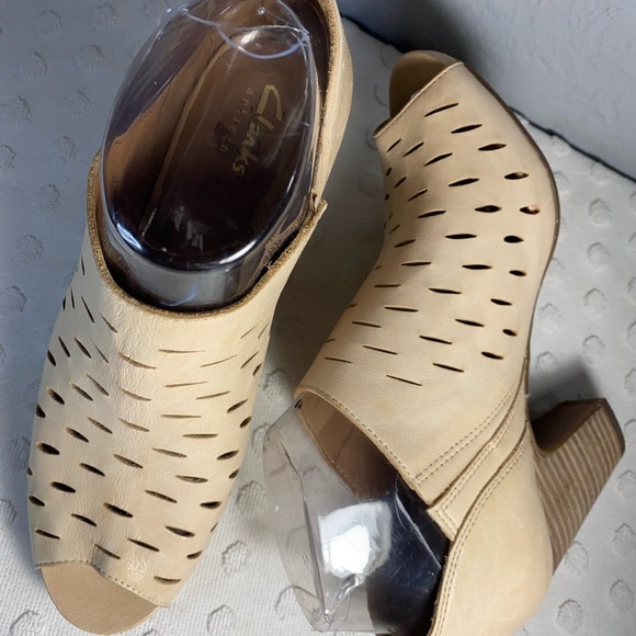 LADIES CLARKS OKENA POSH LEATHER ZIP CASUAL PEEP TOE HEELED MULES - Picture 13 of 16